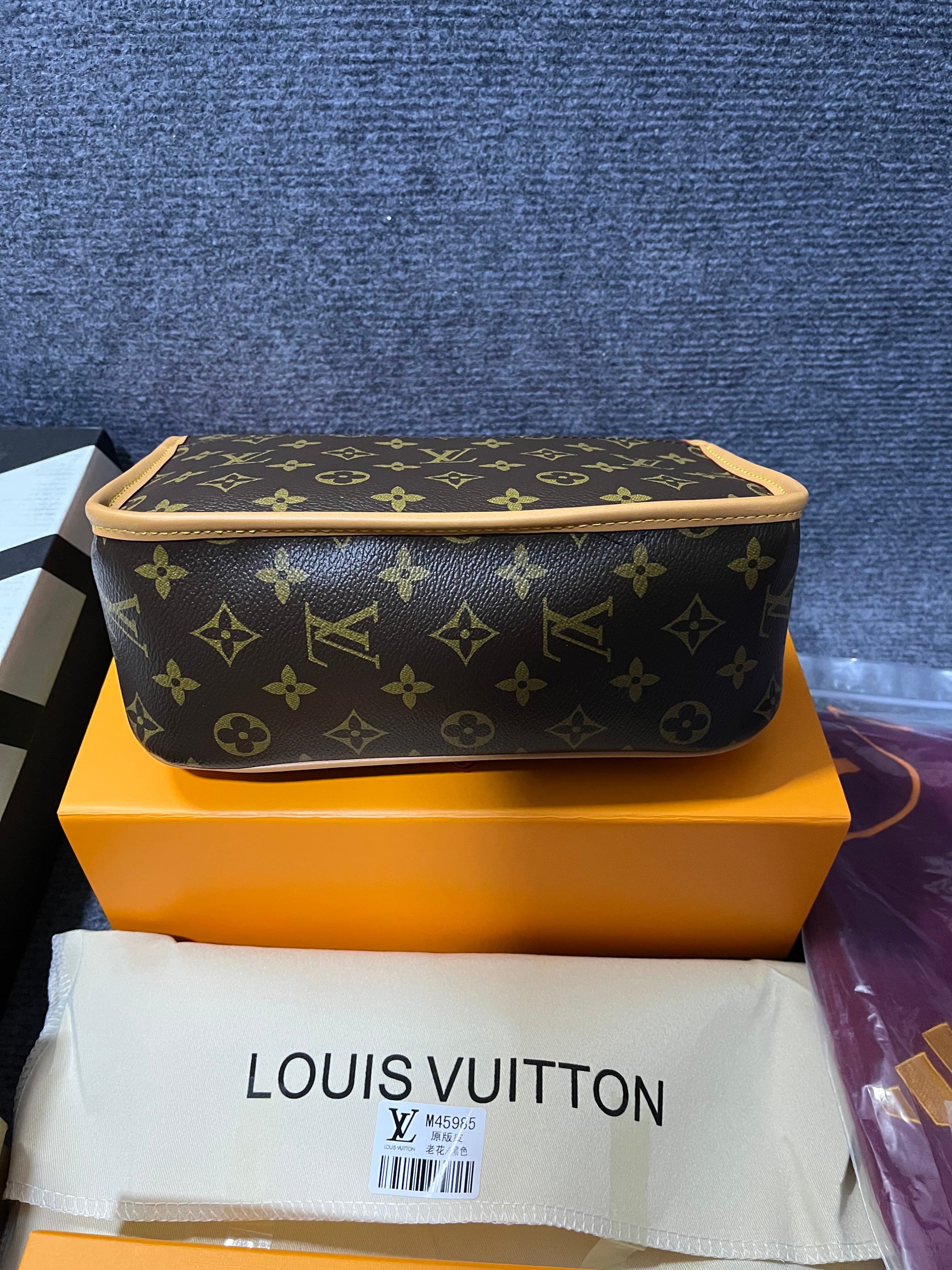 Louis Vuitton Classic Monogram Leather Flap Crossbody Messenger Bag Mirror quality M45985 image 4