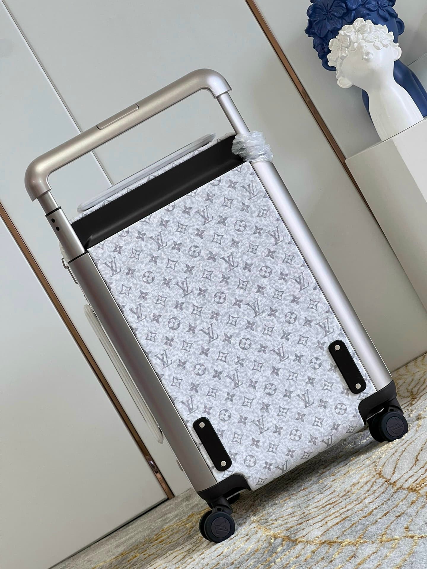 Louis Vuitton Horizon Rolling Luggage – Monogram | rep suitcase image 2