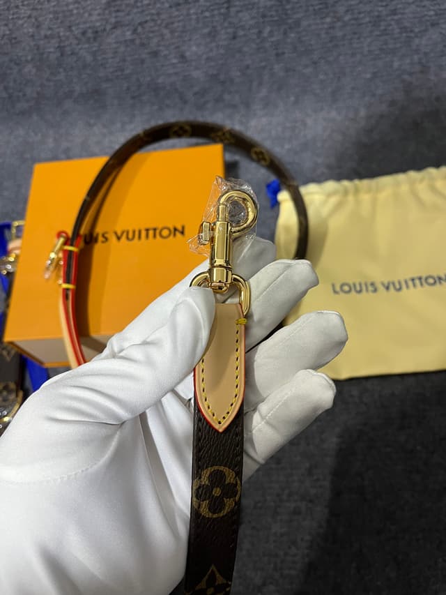 Louis Vuitton Mirror quality Genuine Leather Dog Leash, Pet Walking Strap With Cute Dog Pendant | Yupoo Rep Belts image 4