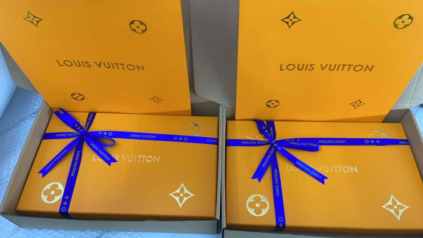 Louis Vuitton Monogram Reps Stole | Jacquard Shawl with Metallic Thread image 2