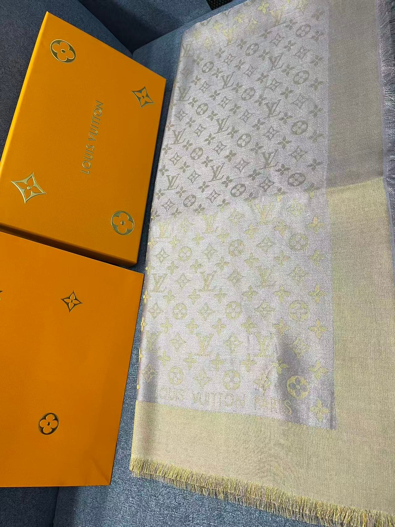 Louis Vuitton Monogram Reps Stole | Jacquard Shawl with Metallic Thread image 4