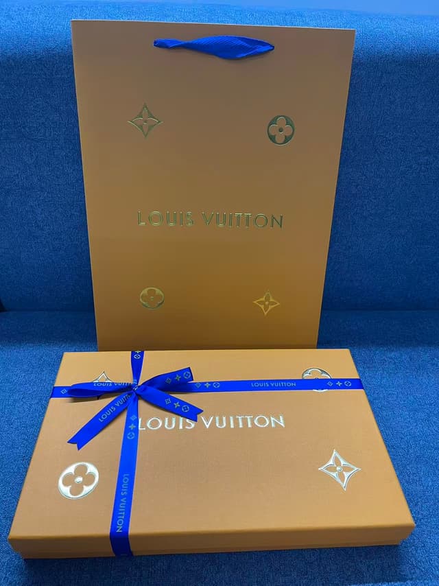 Louis Vuitton Monogram Reps Stole | Jacquard Shawl with Metallic Thread | Yupoo image 6