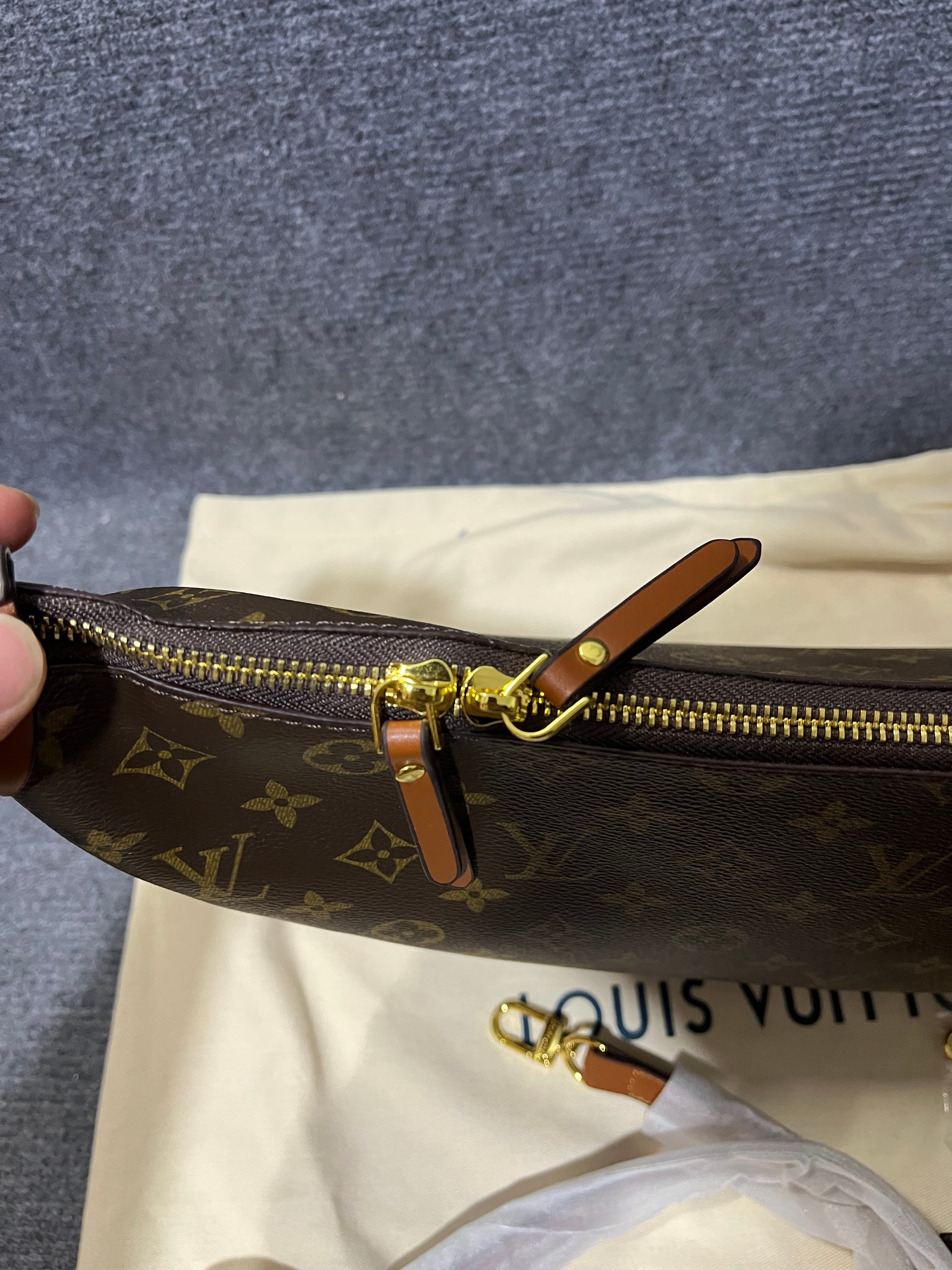 Louis Vuitton Rep Classic Monogram Shoulder Bag, Women's Top Layer Cowhide Hobo Bag from YupooPA image 4