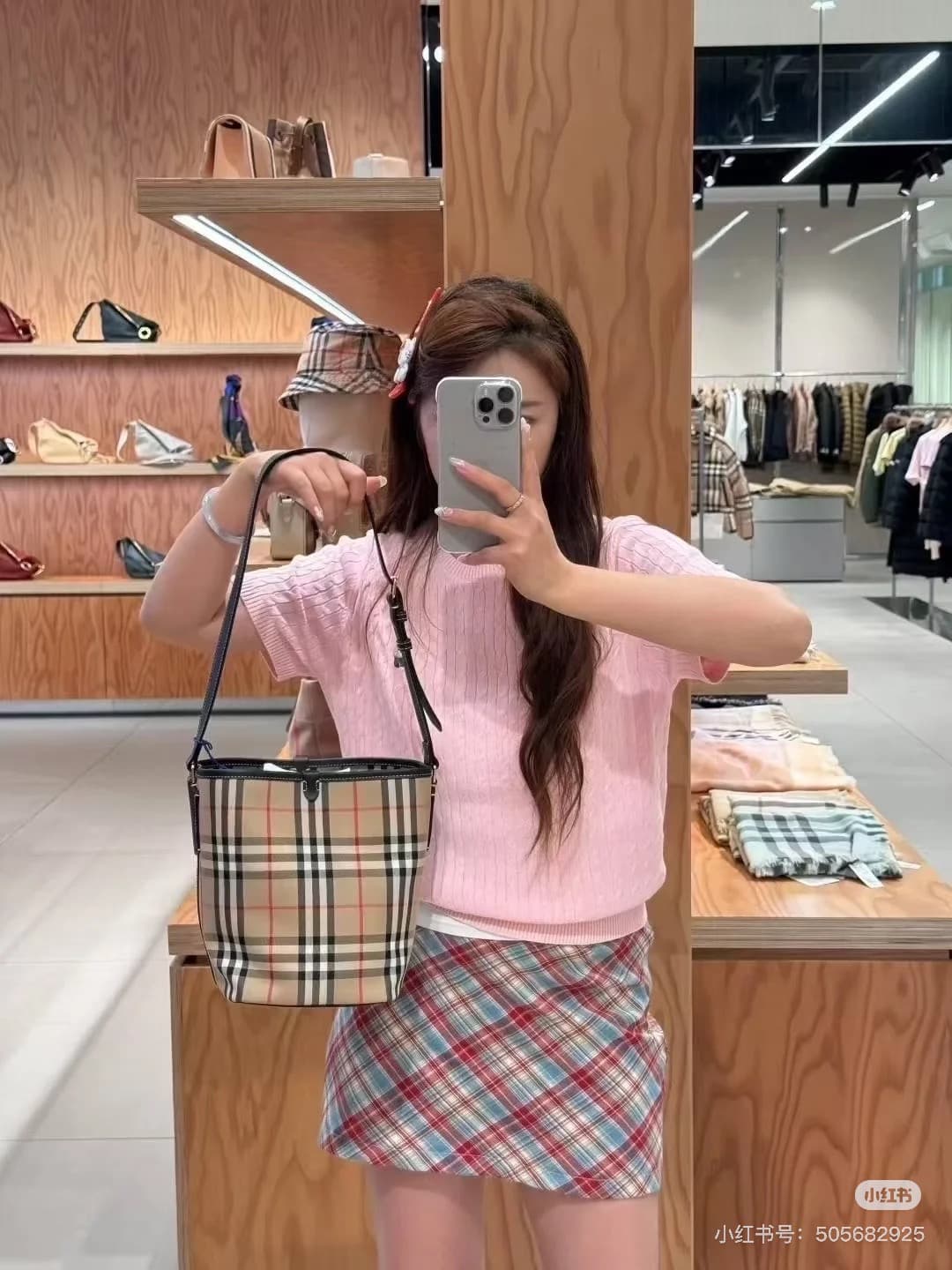 New Yupoo Burberry Check Bucket Bag - Stylish and Functional Accessory image 4