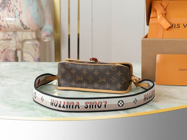 Rep Bag Louis Vuitton Diane Handbag – M45985 | Yupoo image 4