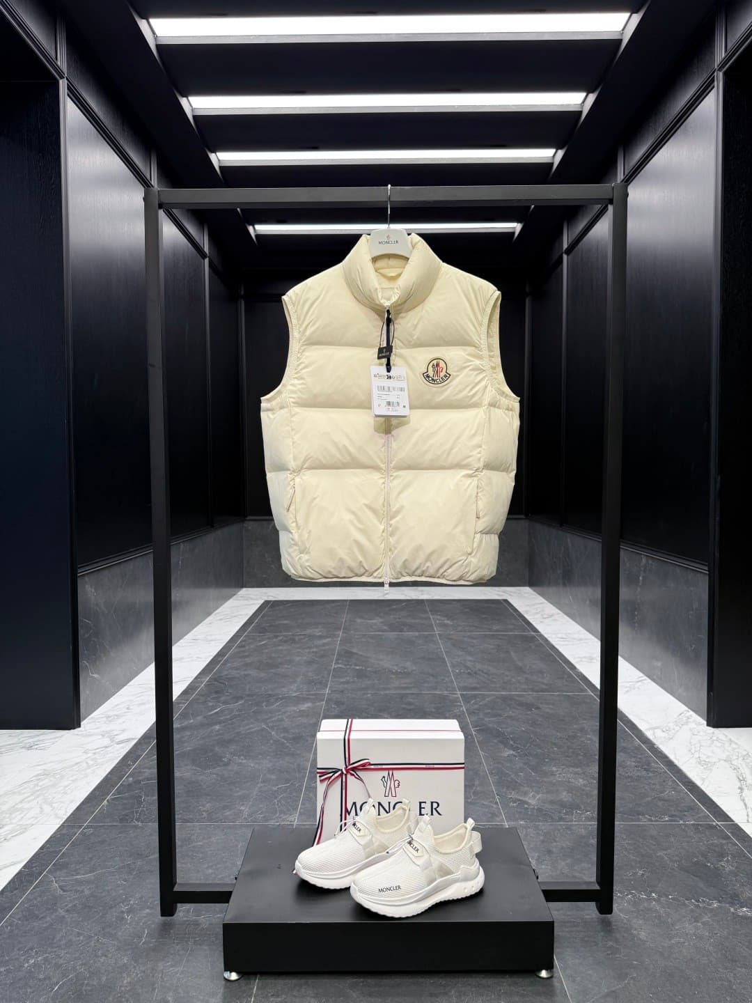 Rep Clothing:Moncler Almaz Unisex Down Vest - Duck Down, Matte Logo image 1