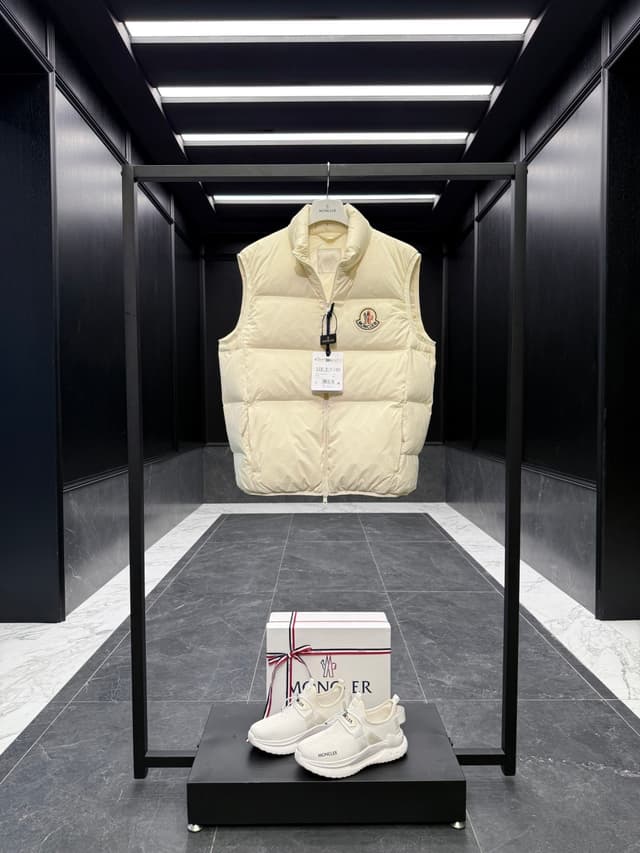 Rep Clothing:Moncler Almaz Unisex Down Vest - Duck Down, Matte Logo | Yupoo image 2