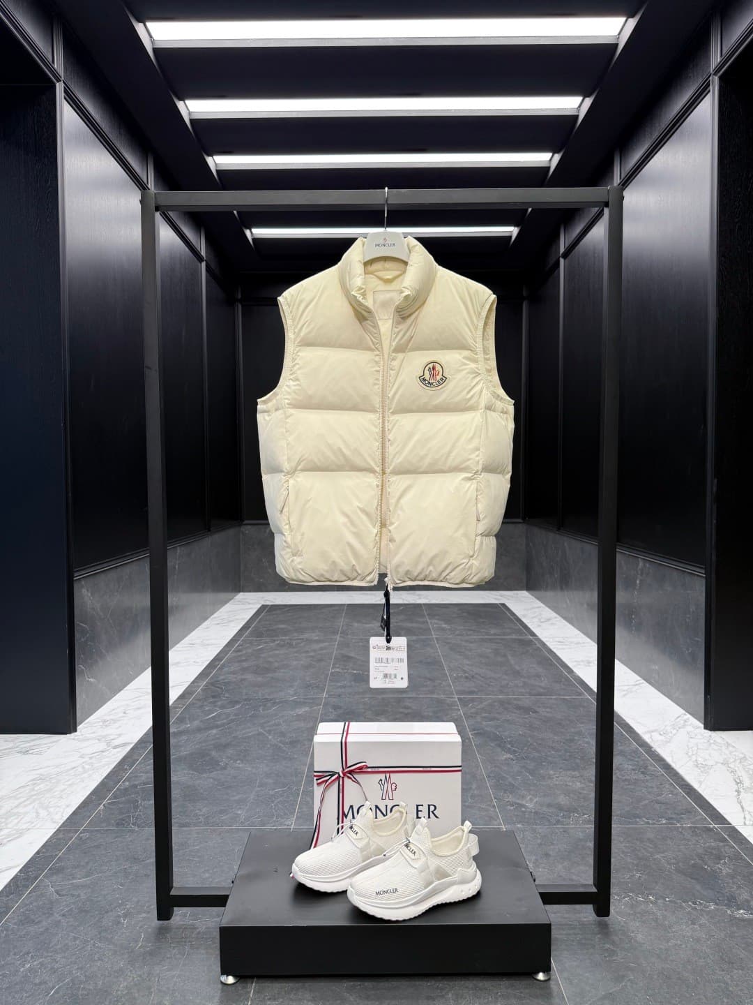 Rep Clothing:Moncler Almaz Unisex Down Vest - Duck Down, Matte Logo image 3