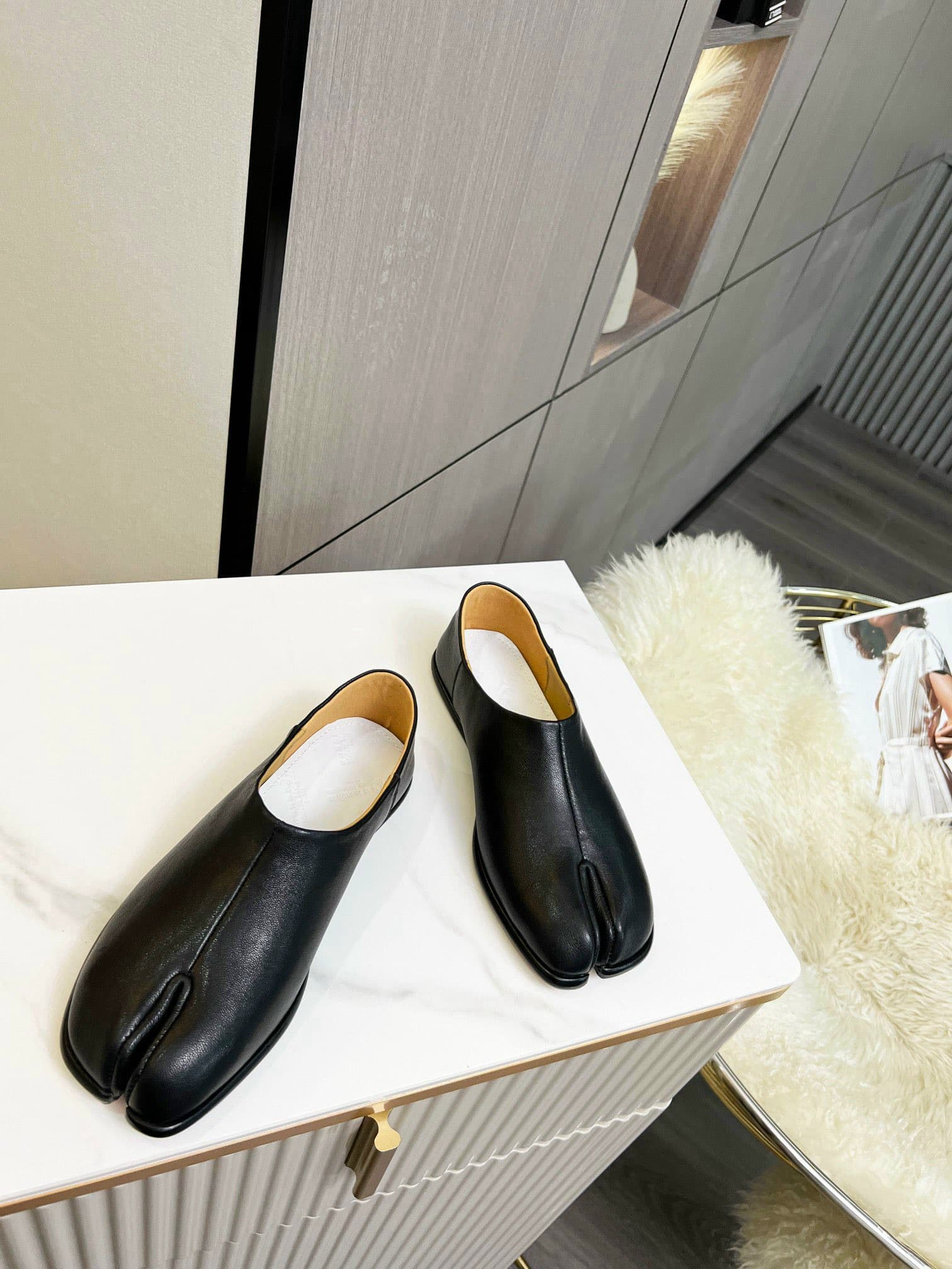 Rep Maison Margiela Tabi Split-Toe Leather Shoes – Italian Leather Sole | Yupoo image 1