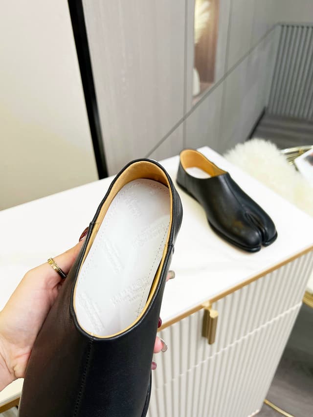 Rep Maison Margiela Tabi Split-Toe Leather Shoes – Italian Leather Sole | Yupoo image 2