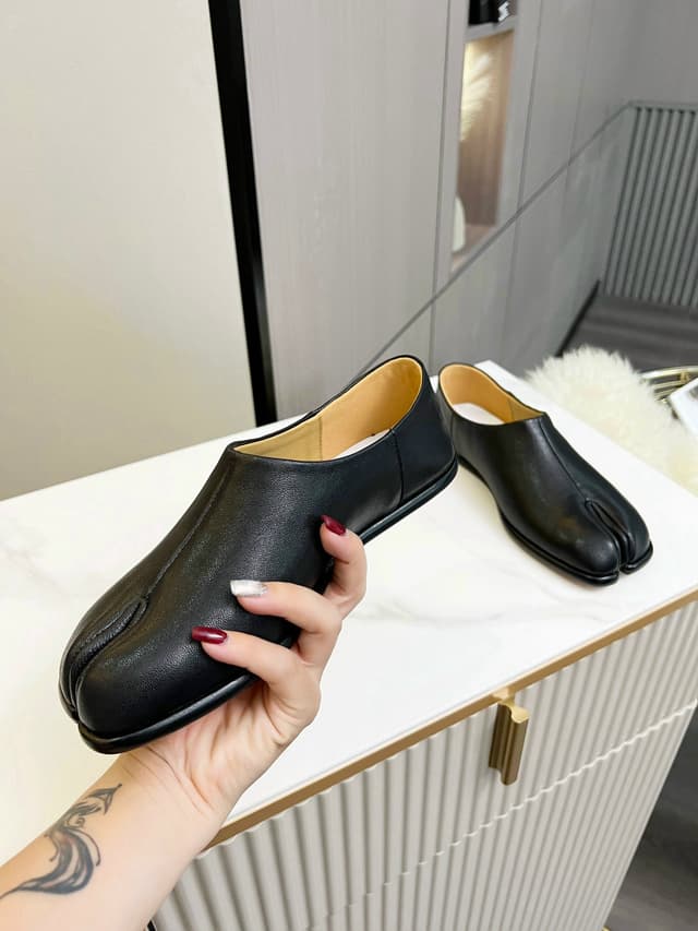 Rep Maison Margiela Tabi Split-Toe Leather Shoes – Italian Leather Sole | Yupoo image 3