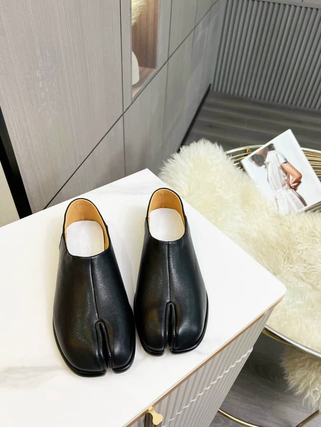 Rep Maison Margiela Tabi Split-Toe Leather Shoes – Italian Leather Sole | Yupoo image 4