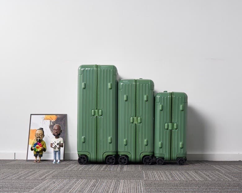 Rep Rimowa Essential 832 Series Luggage image 7