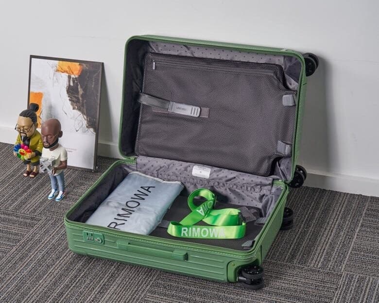 Rep Rimowa Essential 832 Series Luggage image 9