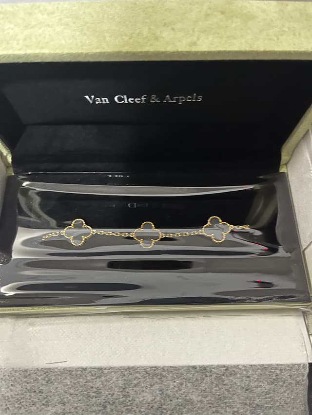 Van Cleef & Arpels Rep 18K Gold Plated Clover Necklace And Bracelet Jewelry Set For Women | Yupoo image 1