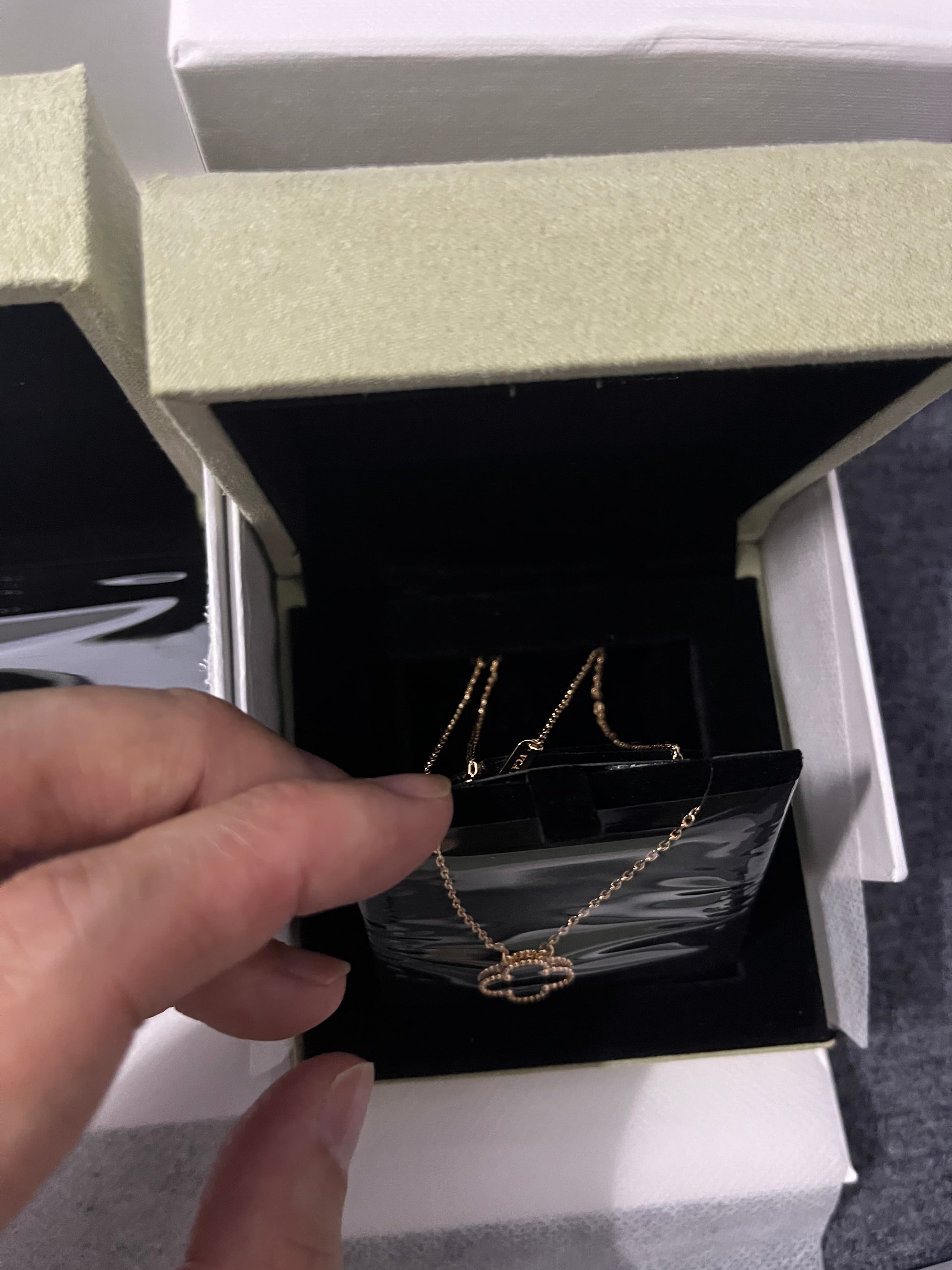 Van Cleef & Arpels Rep 18K Gold Plated Clover Necklace And Bracelet Jewelry Set For Women image 4
