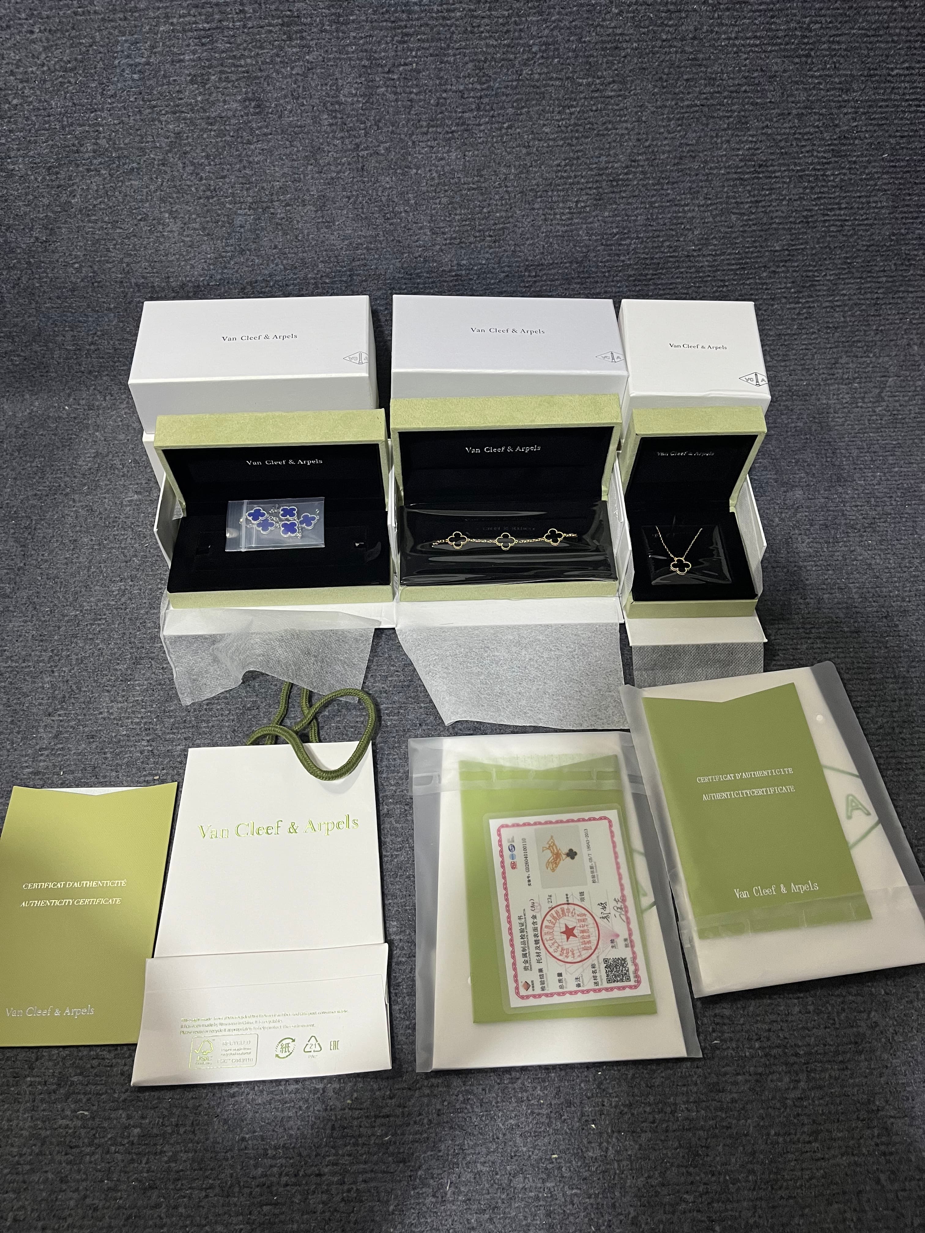 Van Cleef & Arpels Rep 18K Gold Plated Clover Necklace And Bracelet Jewelry Set For Women image 5
