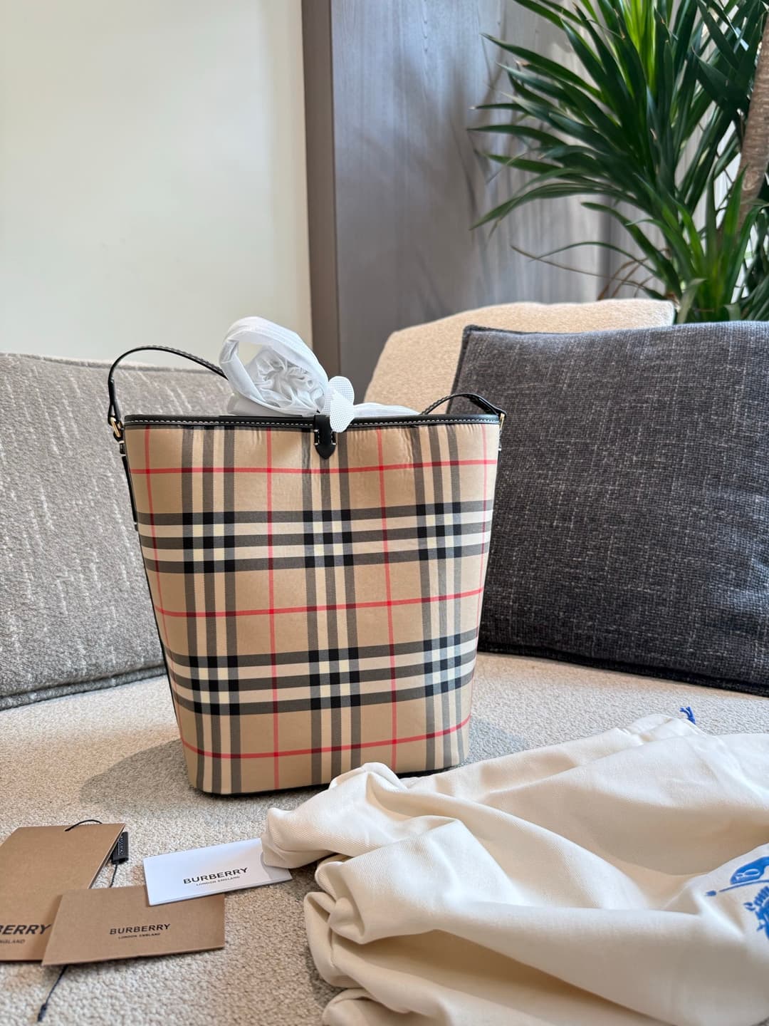 YUPOO Burberry Bucket Bag – Adjustable Strap Crossbody/Shoulder Bag image 1