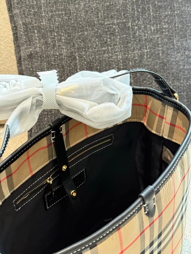 YUPOO Burberry Bucket Bag – Adjustable Strap Crossbody/Shoulder Bag | Rep Bags image 8