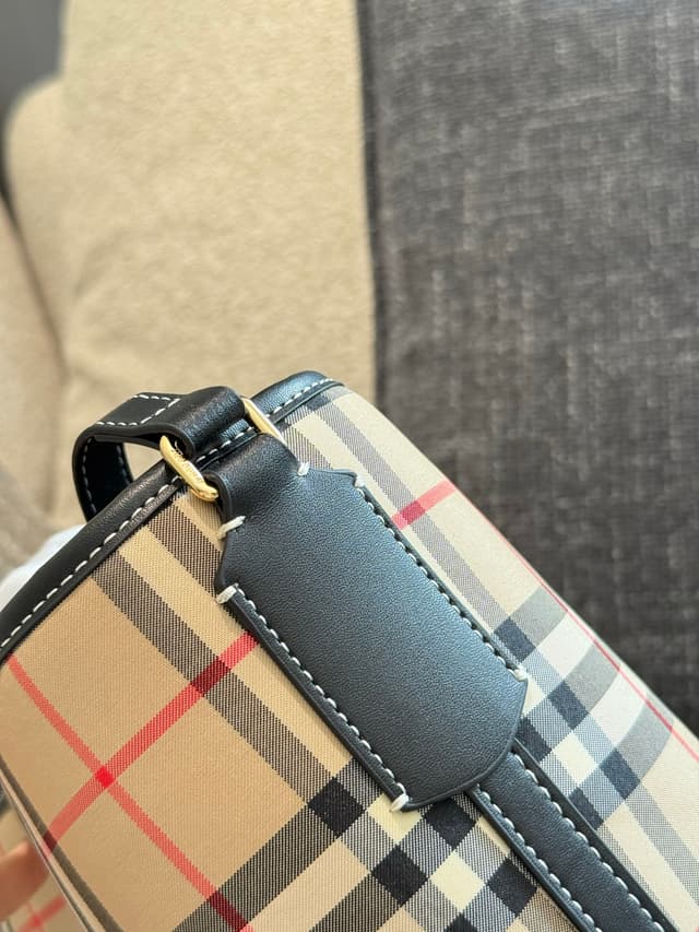 YUPOO Burberry Bucket Bag – Adjustable Strap Crossbody/Shoulder Bag | Rep Bags image 9