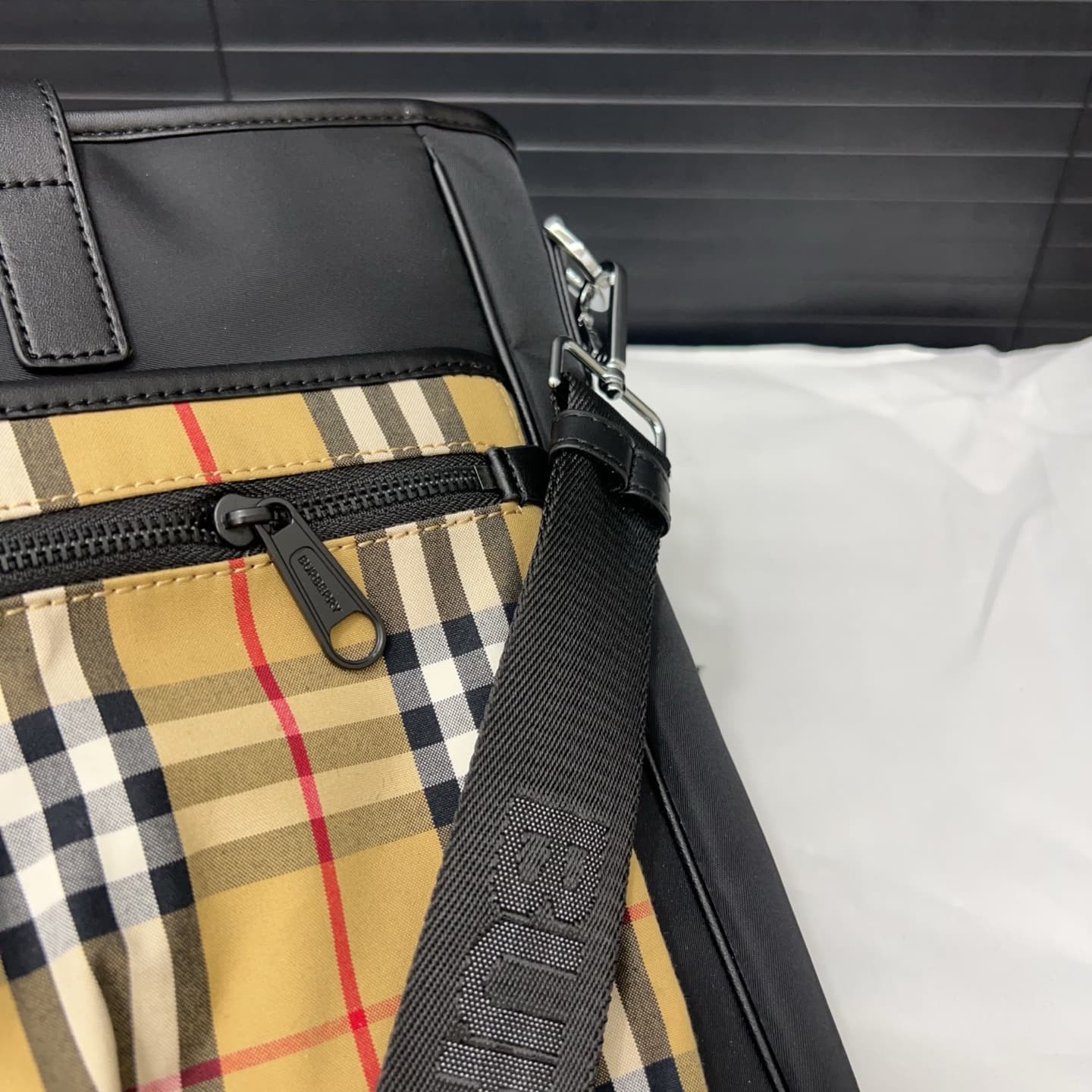 YUPOO Burberry Canvas Check Tote Bag – Unisex Style, 36x36cm image 8