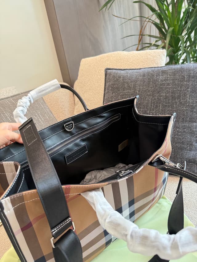 YUPOO Burberry Classic Check Tote Bag - Timeless British Style & Spacious Capacity | Rep Bags image 6
