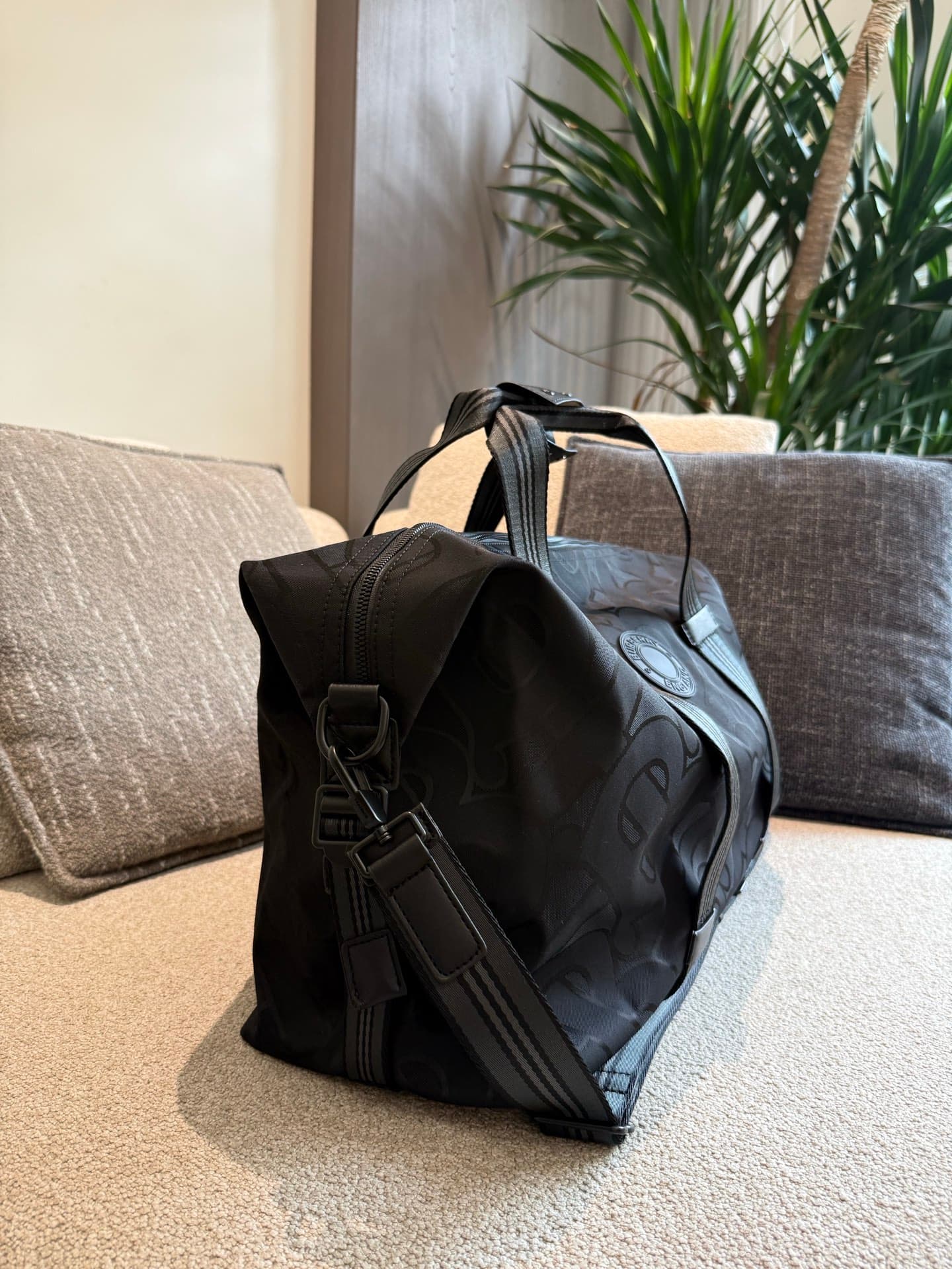 YUPOO Burberry New Unisex Travel Bag - Recycled Fabric & Leather, Spacious image 4