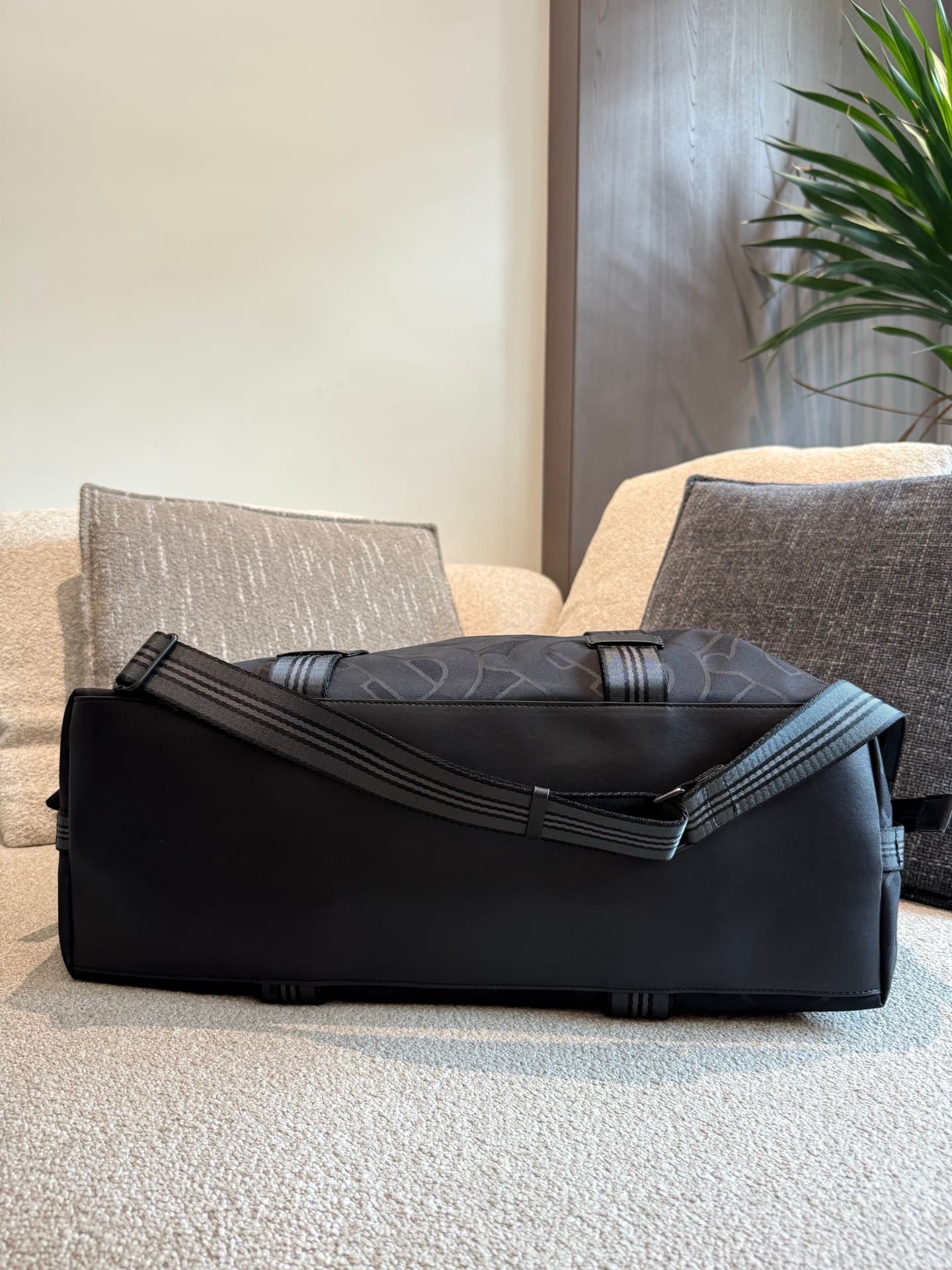 YUPOO Burberry New Unisex Travel Bag - Recycled Fabric & Leather, Spacious image 7