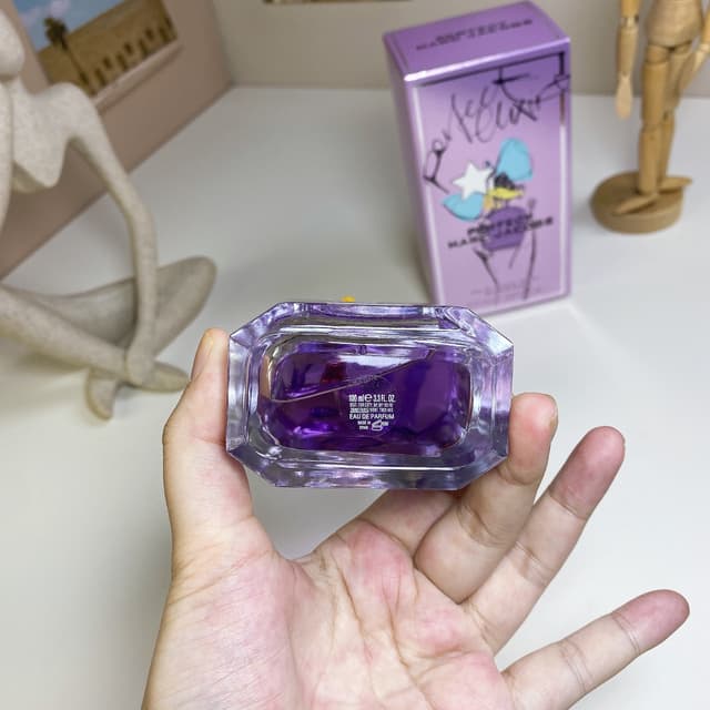 YUPOO Luxury Marc Jacobs Perfect Elixir | Rep Cosmetics image 3