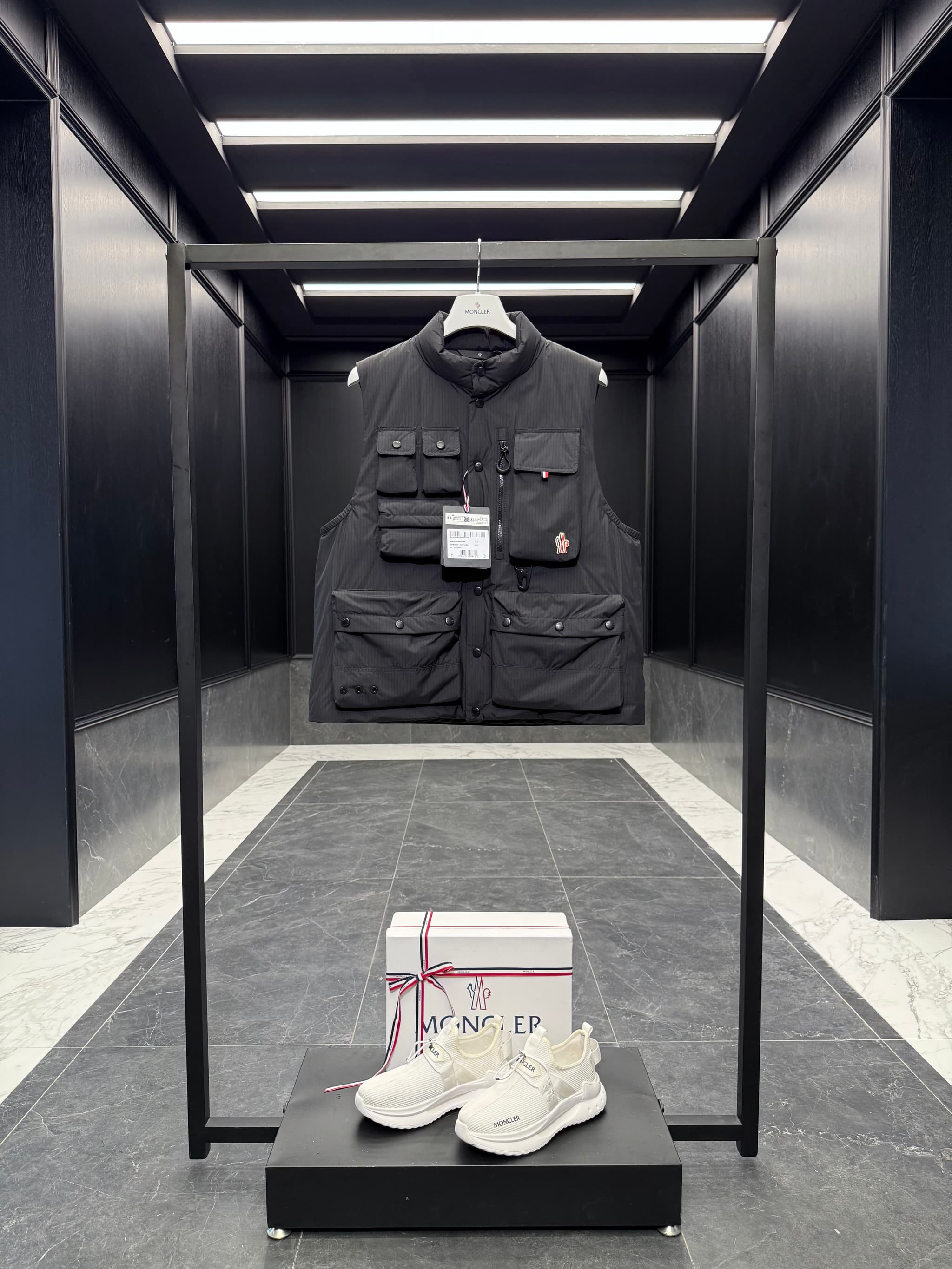 YUPOO Moncler:Grenoble Tongass rep Down Vest - Black Label, Duck Neck Down