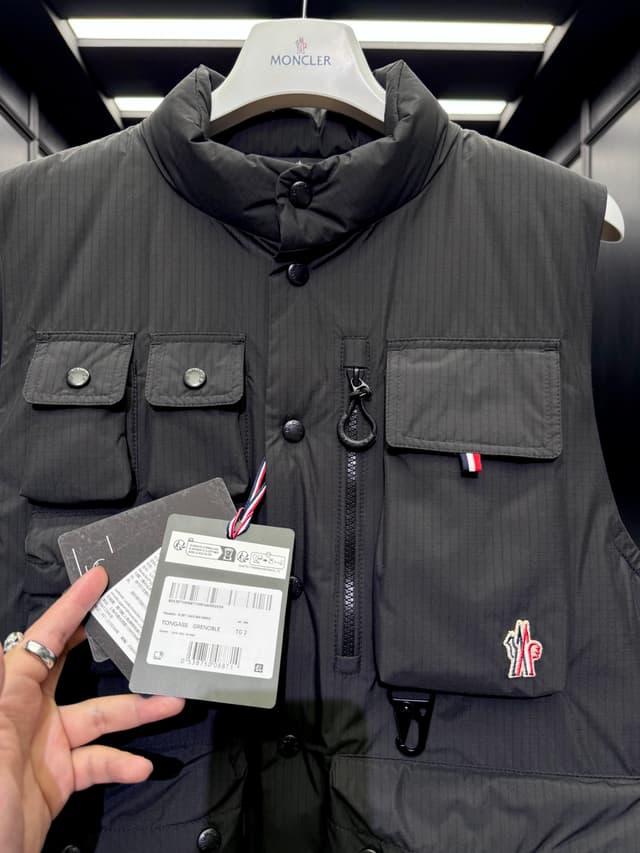 YUPOO Moncler:Grenoble Tongass rep Down Vest - Black Label, Duck Neck Down image 4