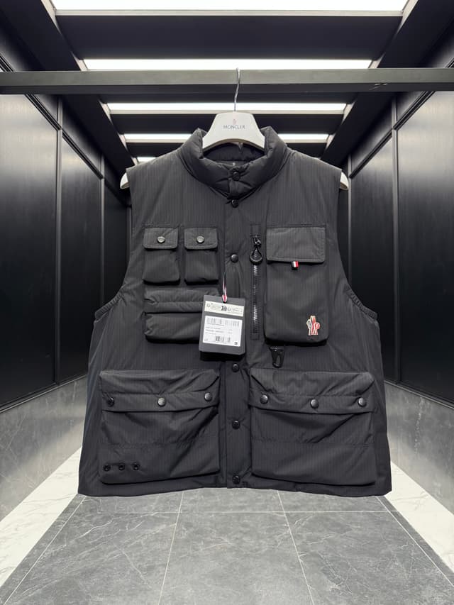 YUPOO Moncler:Grenoble Tongass rep Down Vest - Black Label, Duck Neck Down image 5