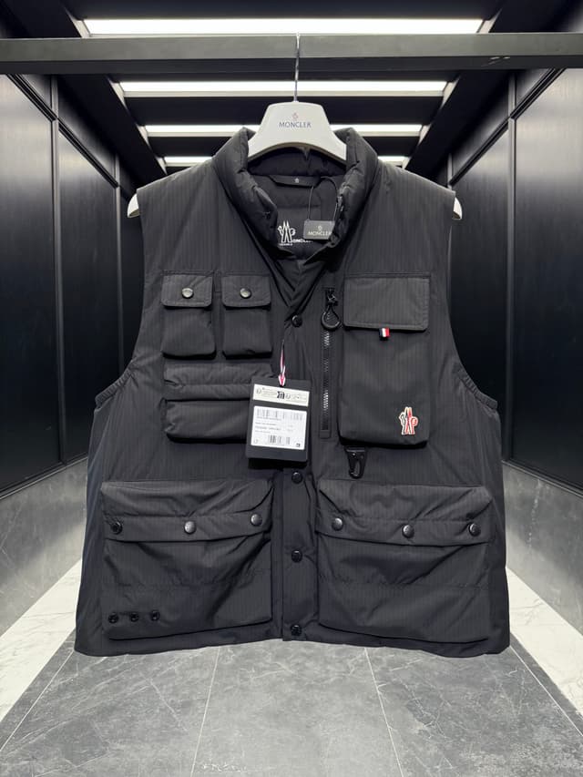 YUPOO Moncler:Grenoble Tongass rep Down Vest - Black Label, Duck Neck Down image 6