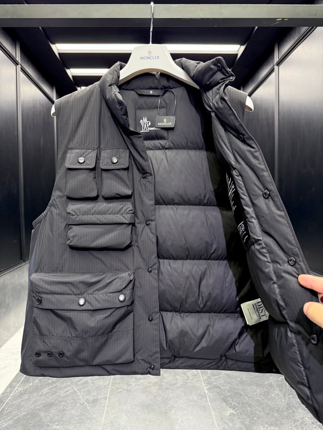 YUPOO Moncler:Grenoble Tongass rep Down Vest - Black Label, Duck Neck Down image 7