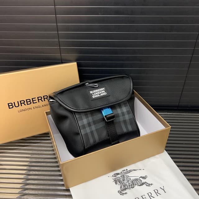 Yupoo Burberry Check Messenger Bag – Unisex Crossbody/Shoulder Bag, 18x21cm | Rep Bags image 3