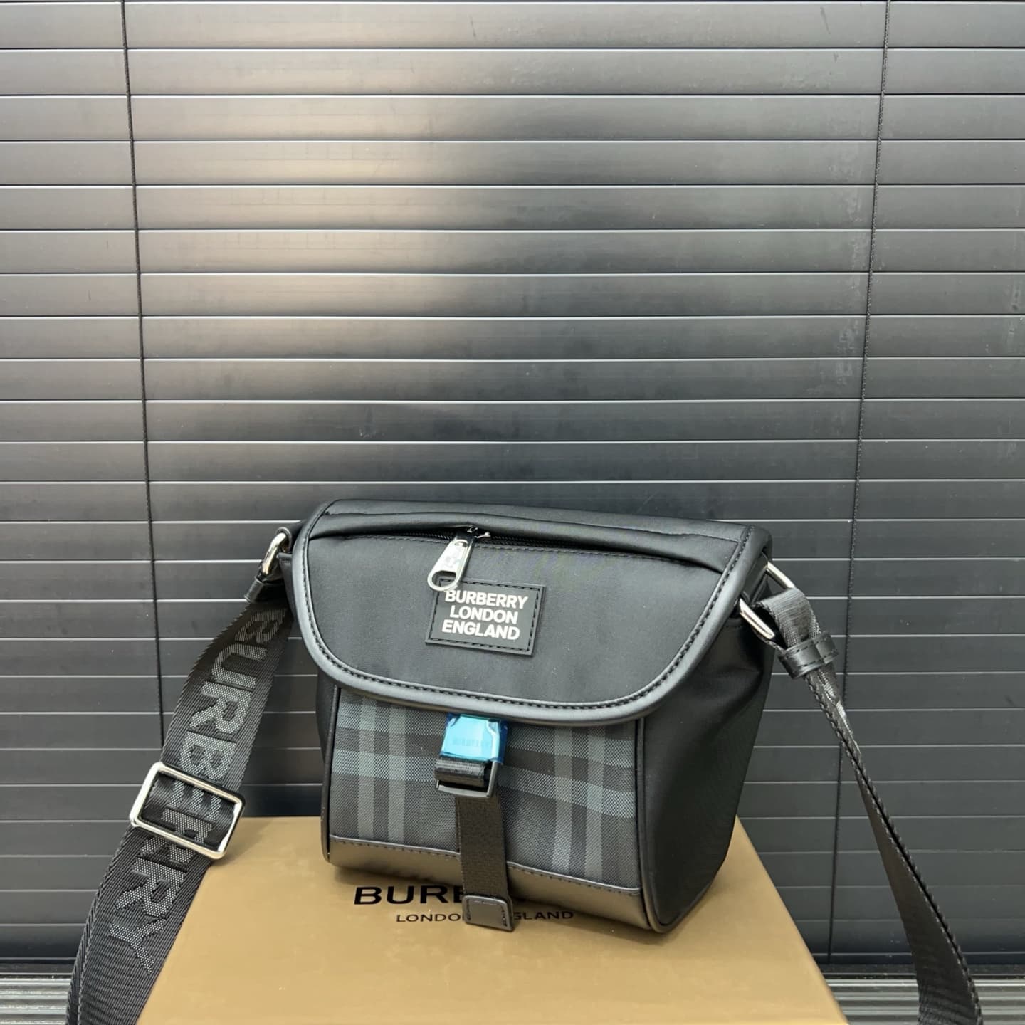 Yupoo Burberry Check Messenger Bag – Unisex Crossbody/Shoulder Bag, 18x21cm image 5