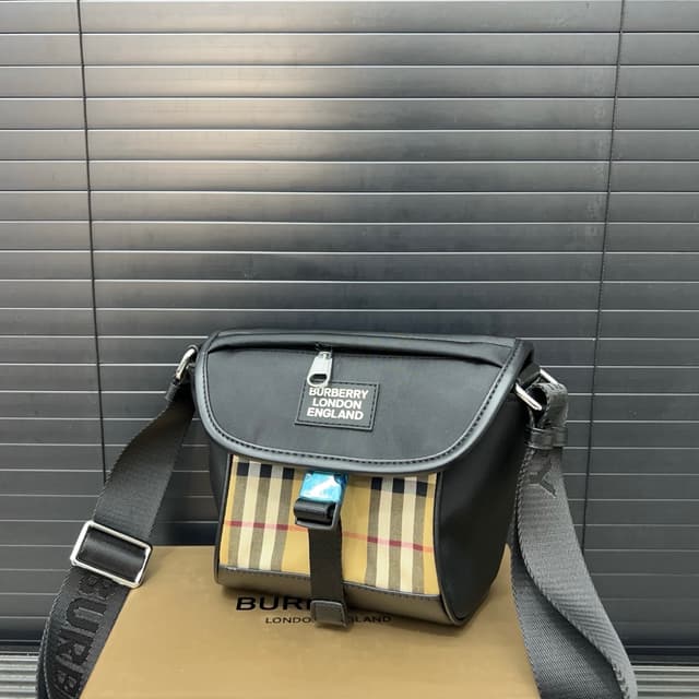 Yupoo Burberry Check Messenger Bag – Unisex Crossbody/Shoulder Bag, 18x21cm | Rep Bags image 4