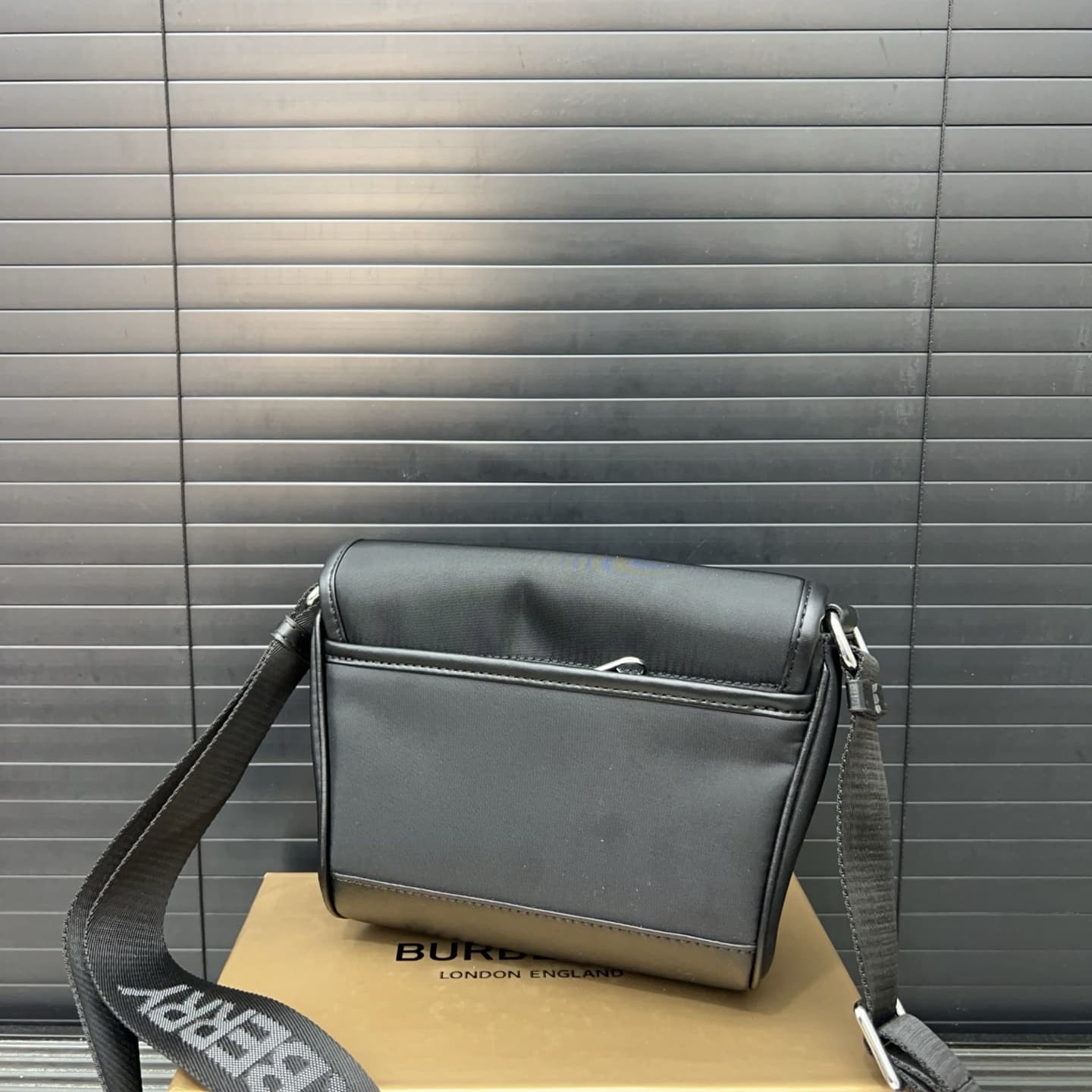 Yupoo Burberry Check Messenger Bag – Unisex Crossbody/Shoulder Bag, 18x21cm image 6