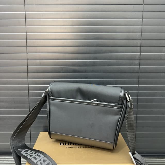 Yupoo Burberry Check Messenger Bag – Unisex Crossbody/Shoulder Bag, 18x21cm | Rep Bags image 6