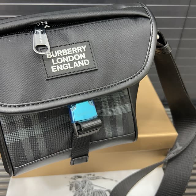 Yupoo Burberry Check Messenger Bag – Unisex Crossbody/Shoulder Bag, 18x21cm | Rep Bags image 7