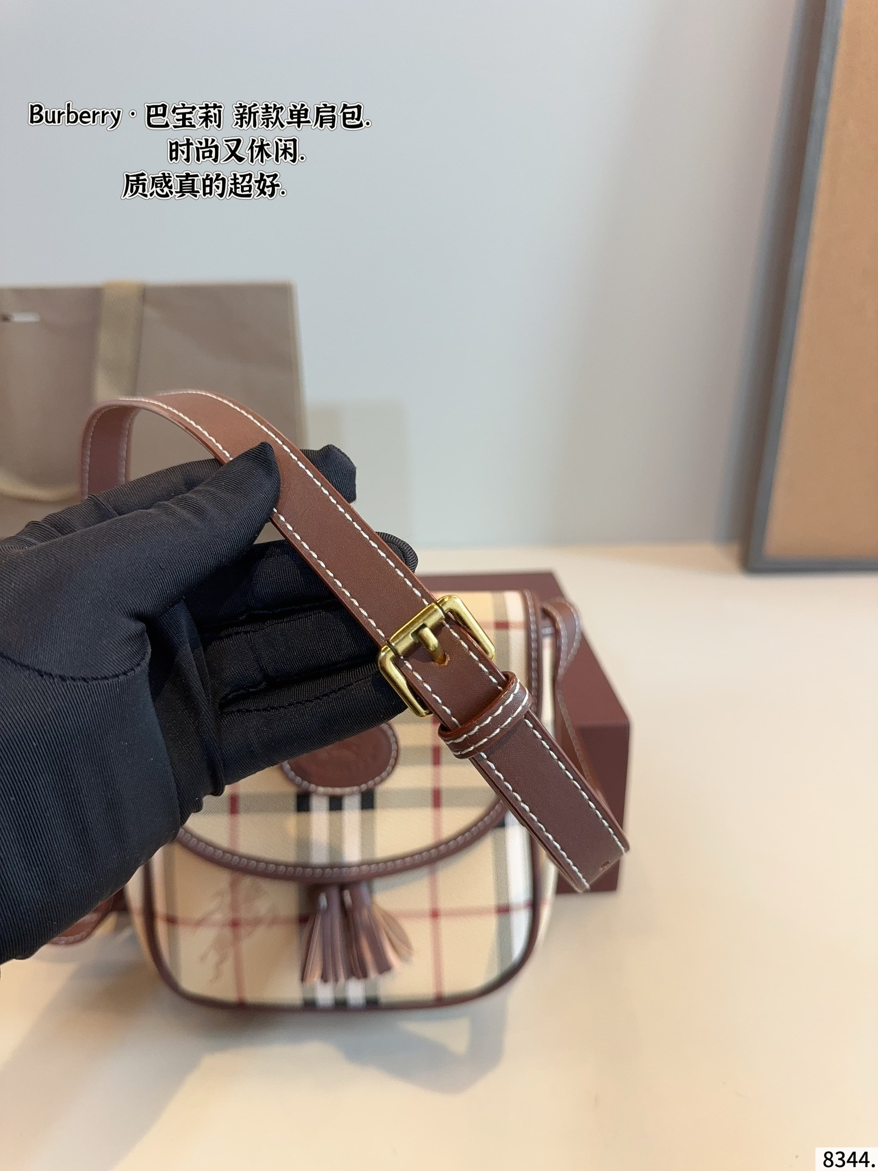 Yupoo Burberry Lee Messenger Bag – Must-Have Unisex Crossbody/Shoulder Bag image 7