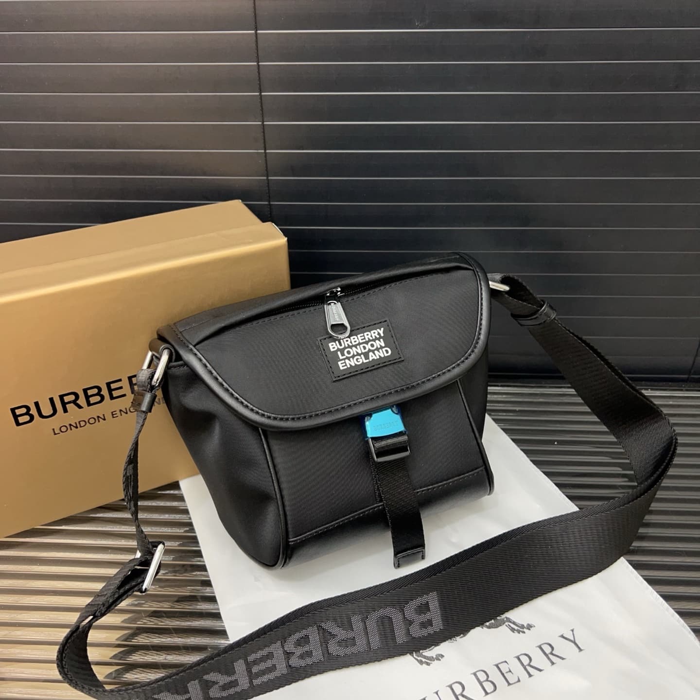 Yupoo Burberry Printed Messenger Bag - Unisex Crossbody/Shoulder Bag, 18x21cm image 2