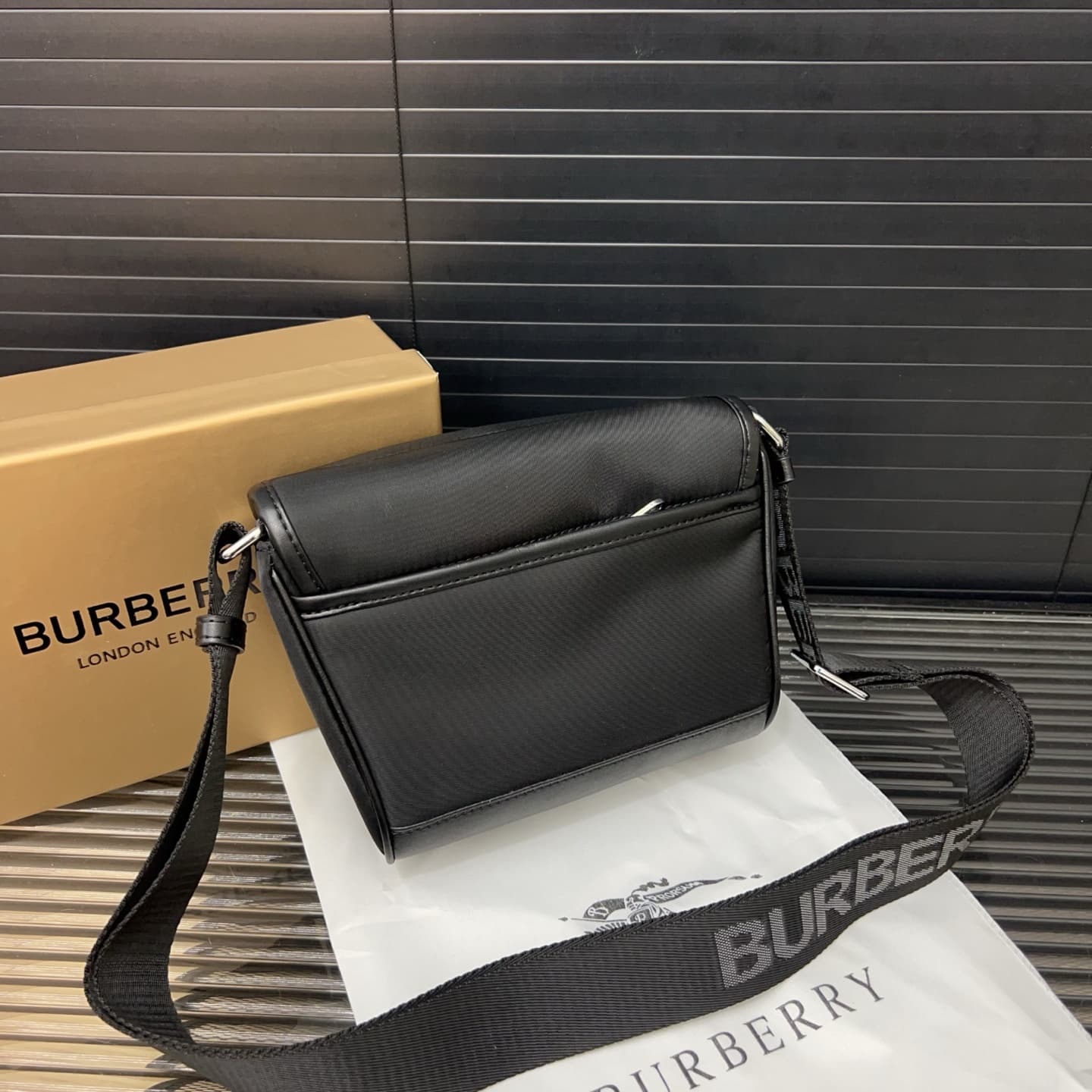 Yupoo Burberry Printed Messenger Bag - Unisex Crossbody/Shoulder Bag, 18x21cm image 3