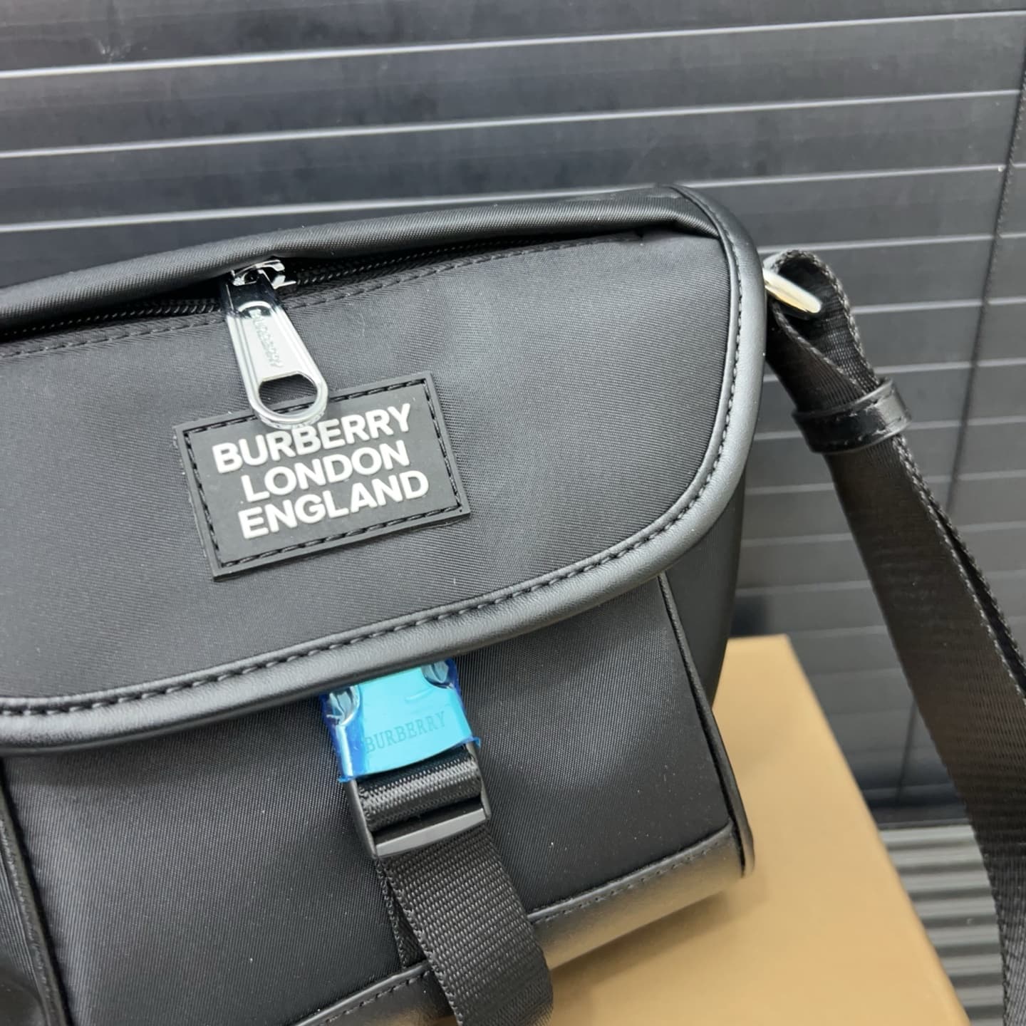 Yupoo Burberry Printed Messenger Bag - Unisex Crossbody/Shoulder Bag, 18x21cm image 5