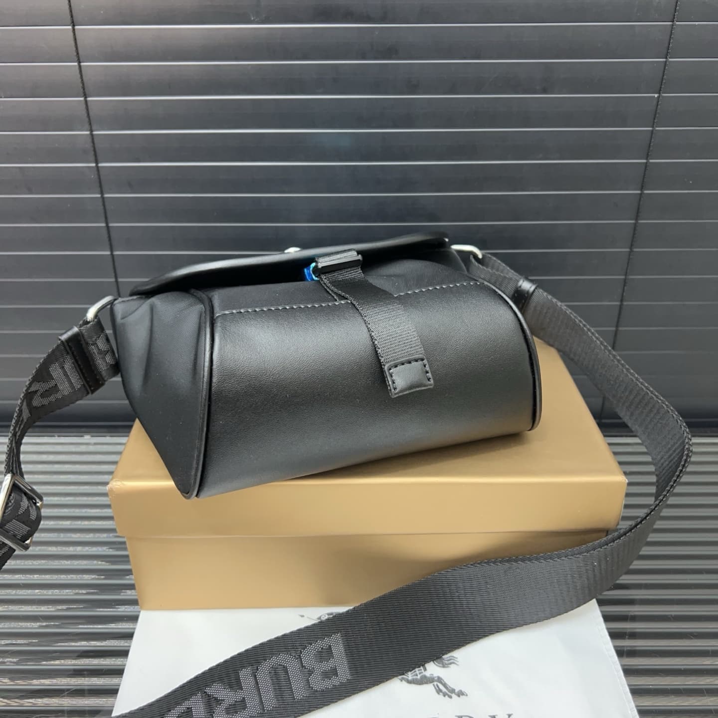 Yupoo Burberry Printed Messenger Bag - Unisex Crossbody/Shoulder Bag, 18x21cm image 6