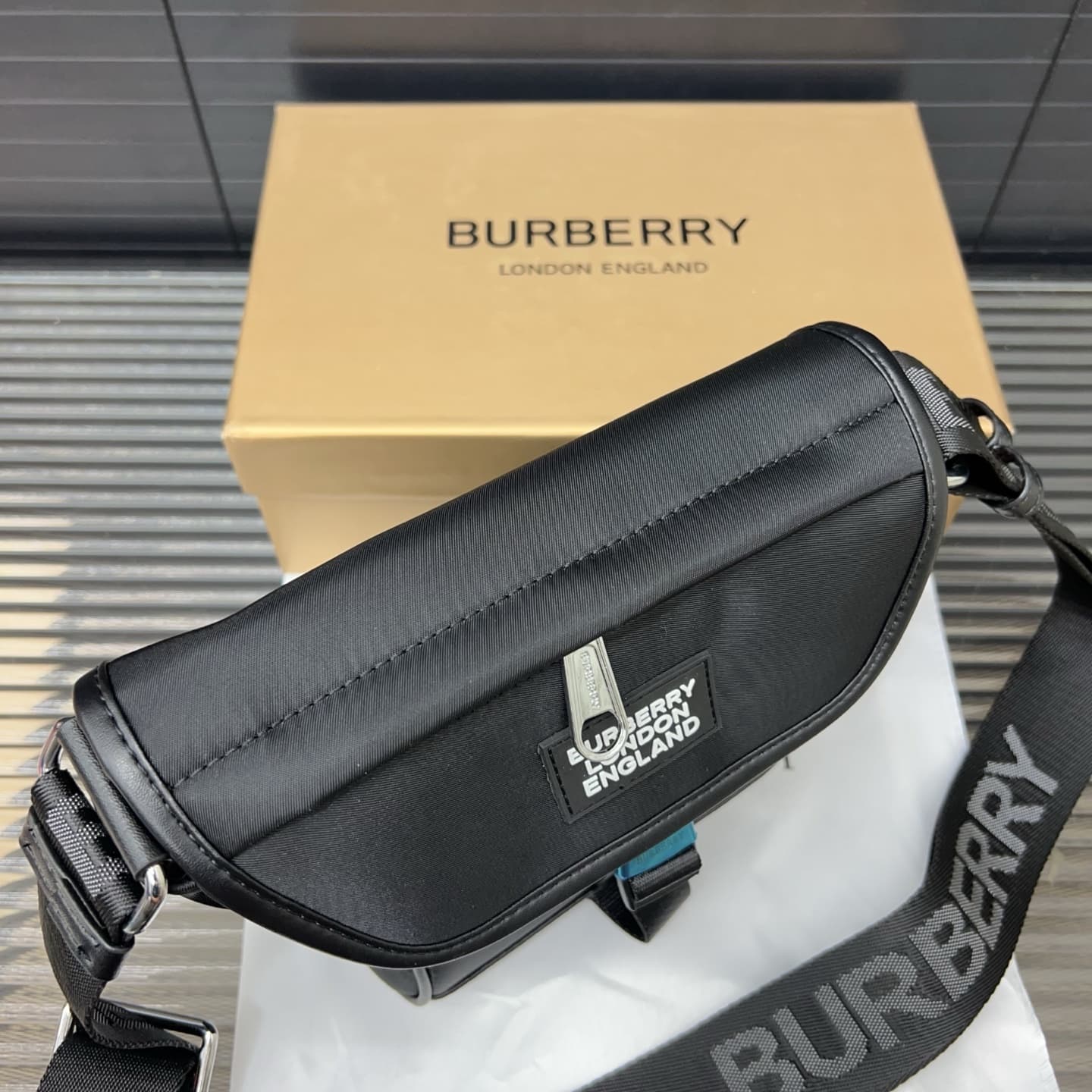 Yupoo Burberry Printed Messenger Bag - Unisex Crossbody/Shoulder Bag, 18x21cm image 7