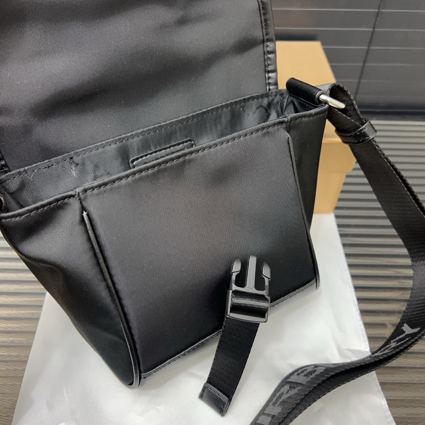 Yupoo Burberry Printed Messenger Bag - Unisex Crossbody/Shoulder Bag, 18x21cm image 8