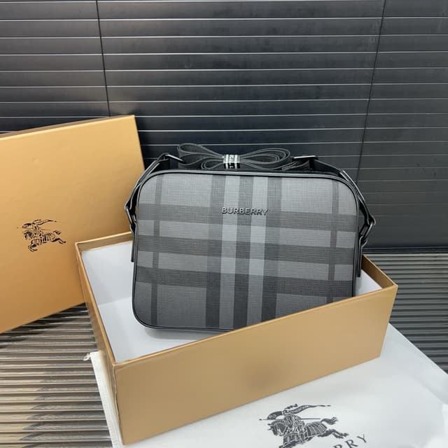 Yupoo Burberry Unisex Camera Bag – Classic Logo, Casual & Versatile, 25x18cm | Rep Bags image 1