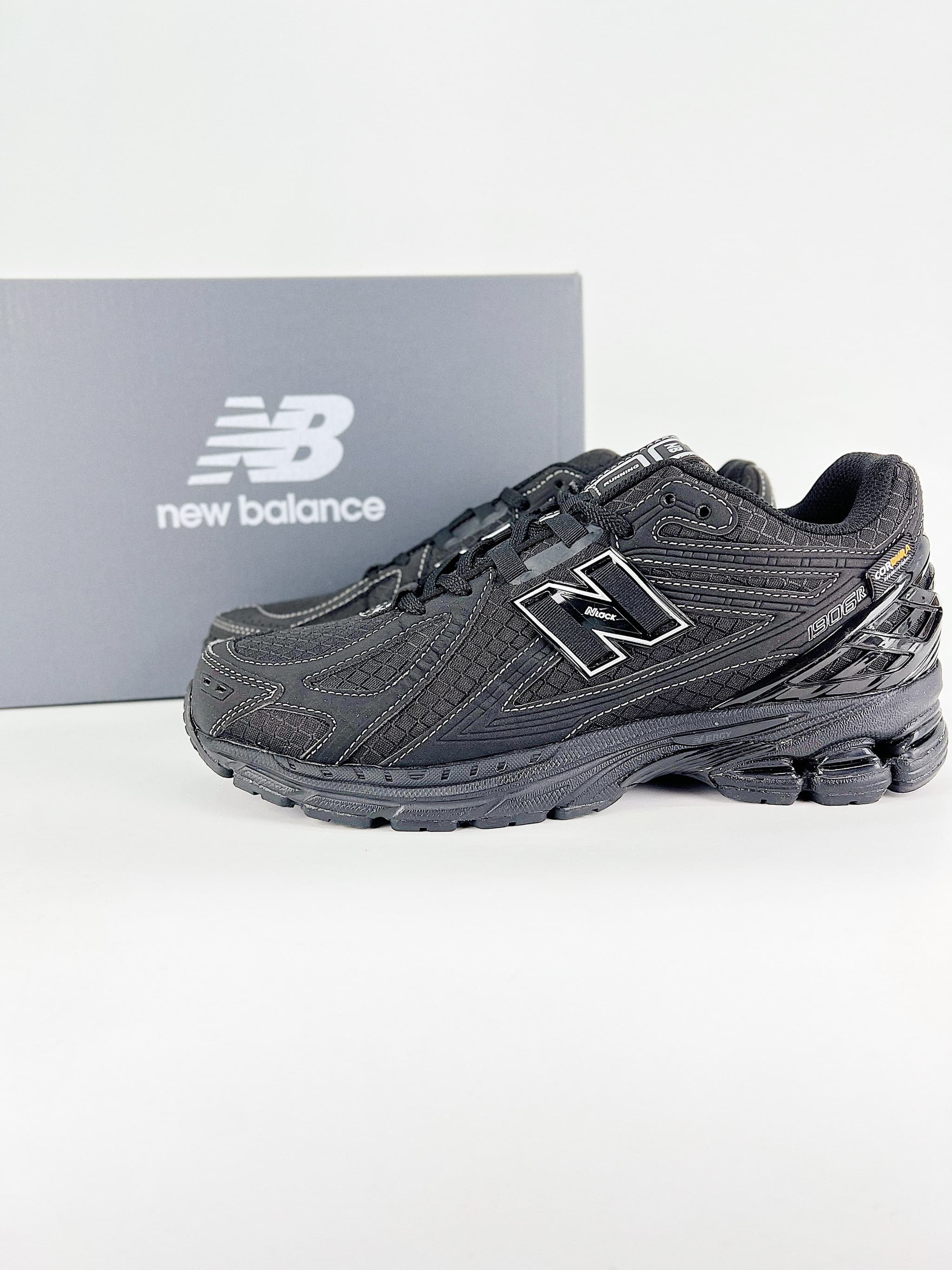 YupooPA New Balance NB1906 Retro Black Sneakers Reps | Yupoo image 1