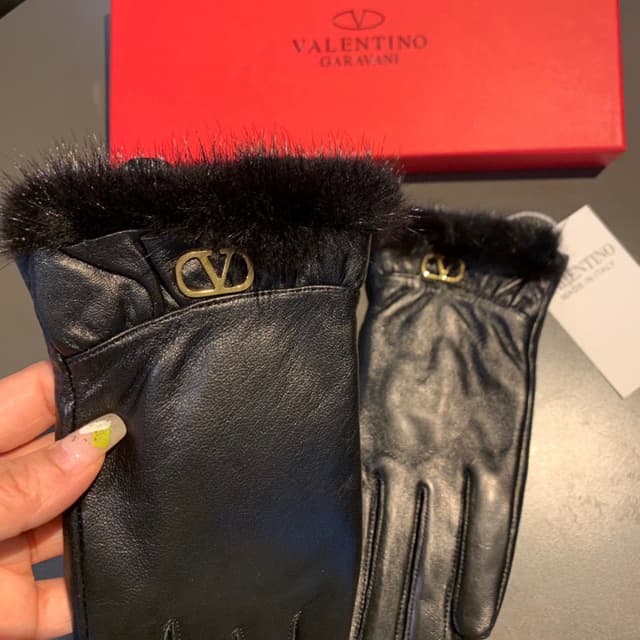 YupooPA Valentino Women's Touchscreen Gloves - Mink Trim, Imported Leather | Yupoo Rep Home Decor image 3